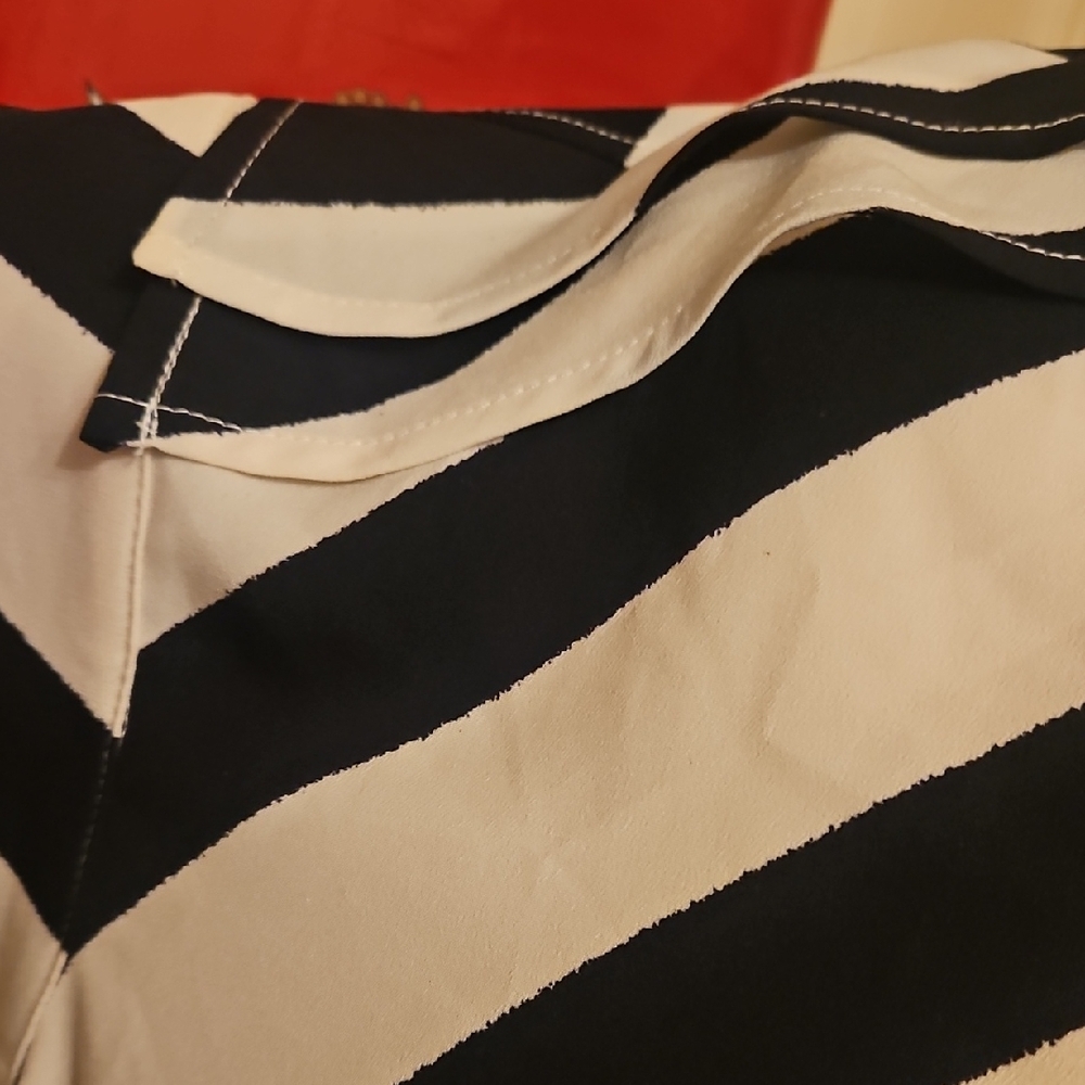 Gracia Monochrome Striped Shirt - Picture 2 of 12